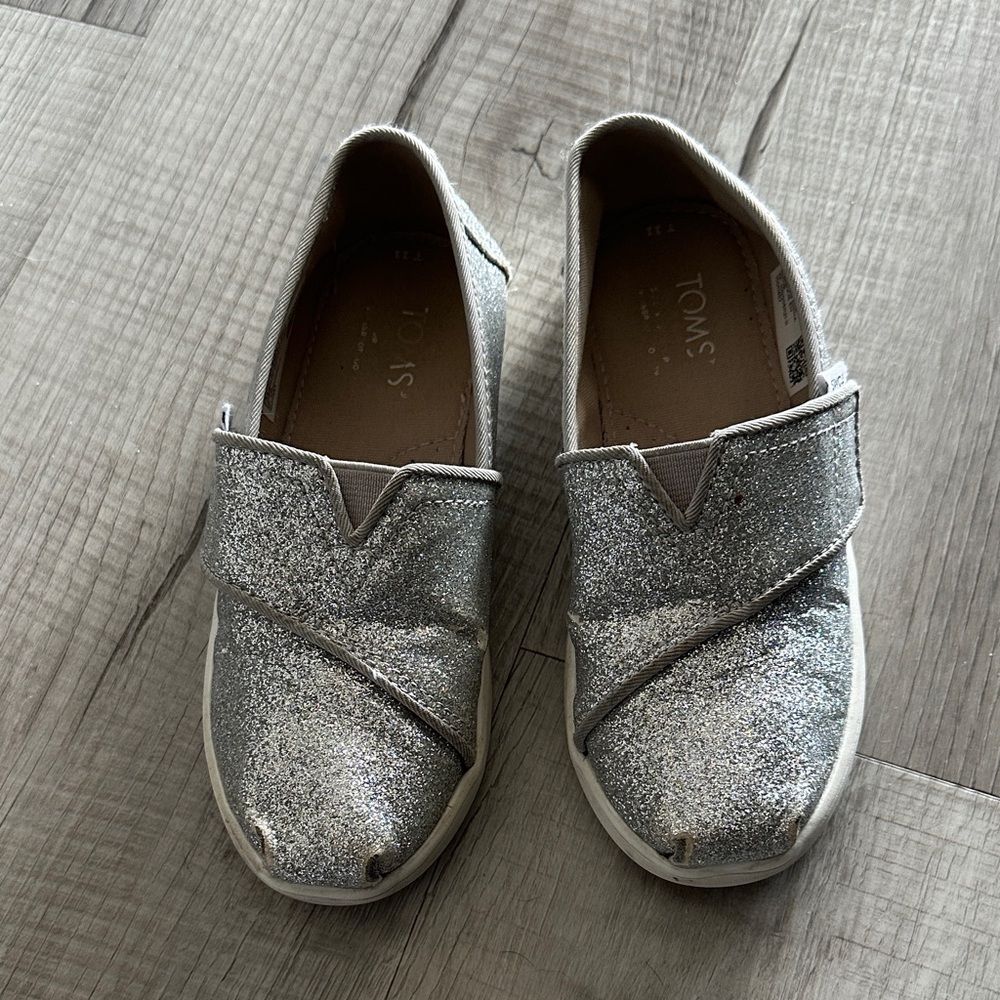 TOMS Kids Sparkly Silver Sneakers